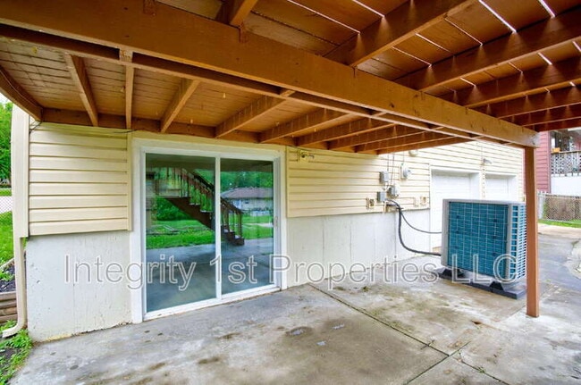 Building Photo - 6910 NW Belvidere Pkwy