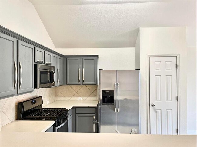 Building Photo - 2409 Romeo Dr