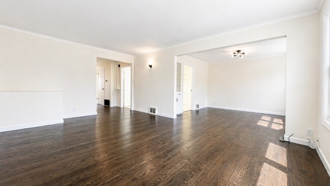 Building Photo - 11-13 Milton