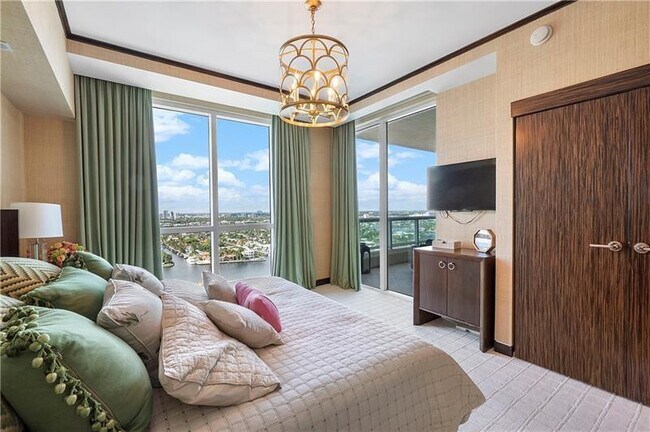 Building Photo - 101 S Fort Lauderdale Beach Blvd