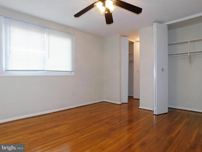 Building Photo - 6421 Earlham Dr