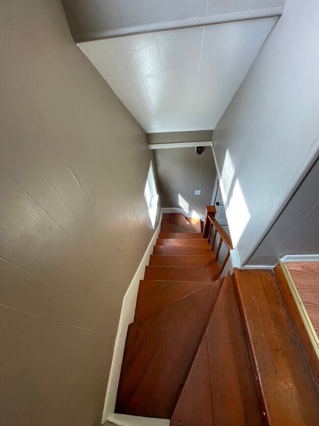 Building Photo - 3 Bedroom 2 Bathroom Home in Fantastic Location