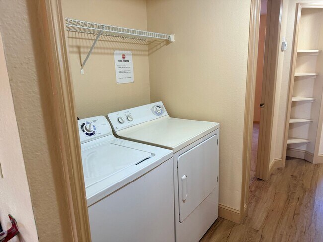 Building Photo - 2498 Sweetwater Club Cir