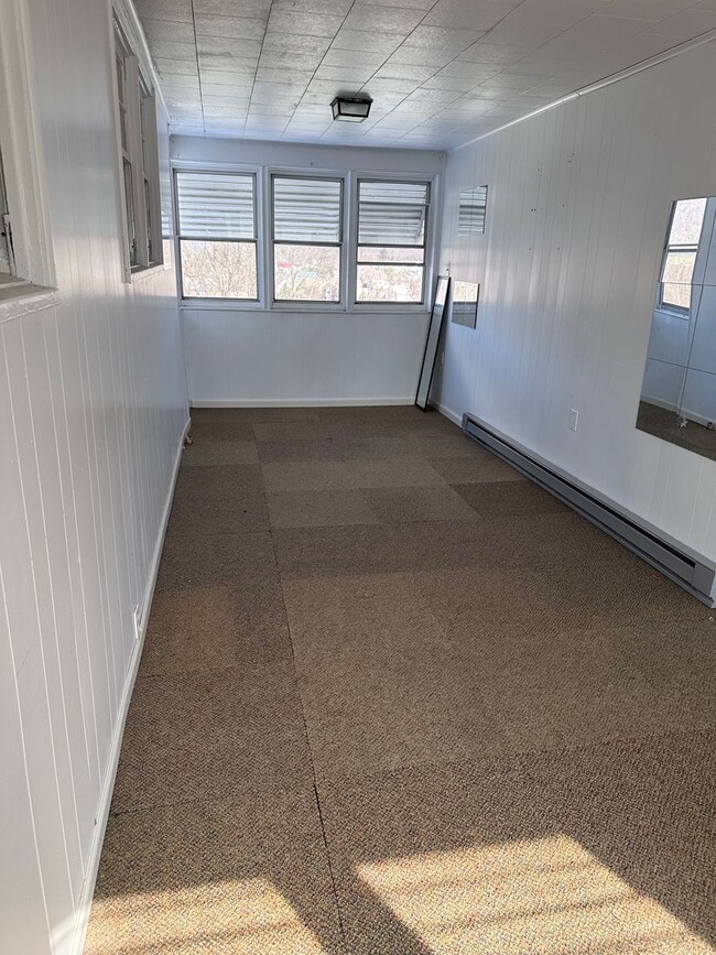 Building Photo - Bellefonte single family home available now!