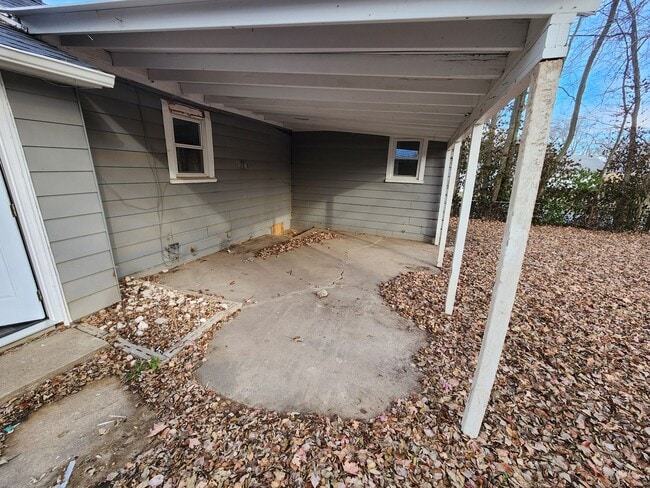 Building Photo - Spacious 3-Bedroom, 2-Bathroom Home AVAILA...