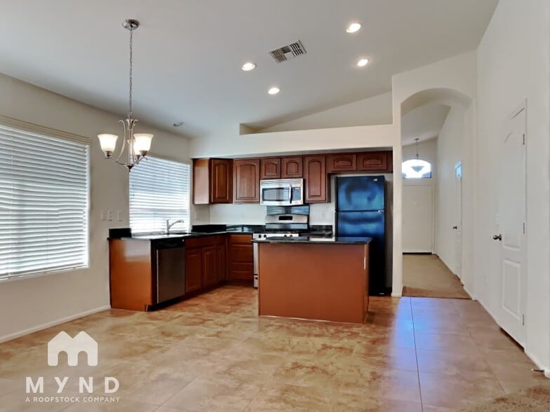 Building Photo - 2927 E Whispering Wind Dr