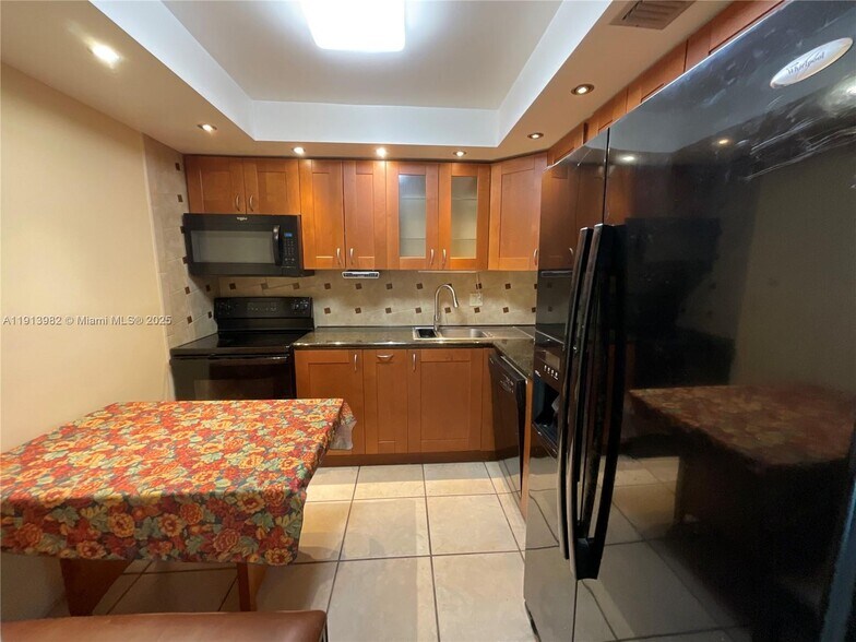 Building Photo - 2049 S Ocean Dr