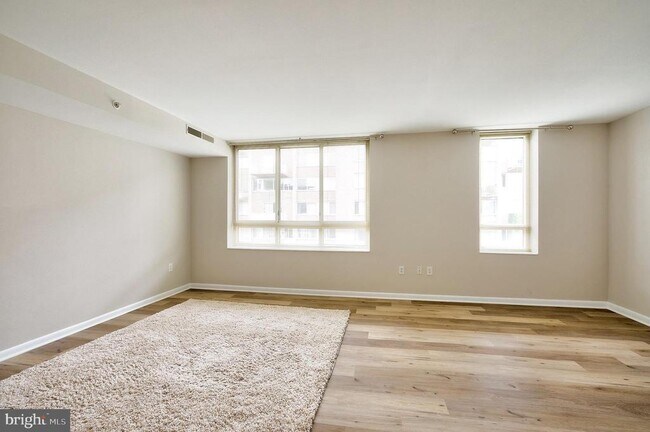 Building Photo - 355 I St SW