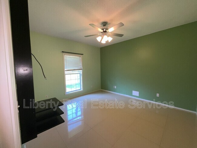 Building Photo - 380 Tremain Dr