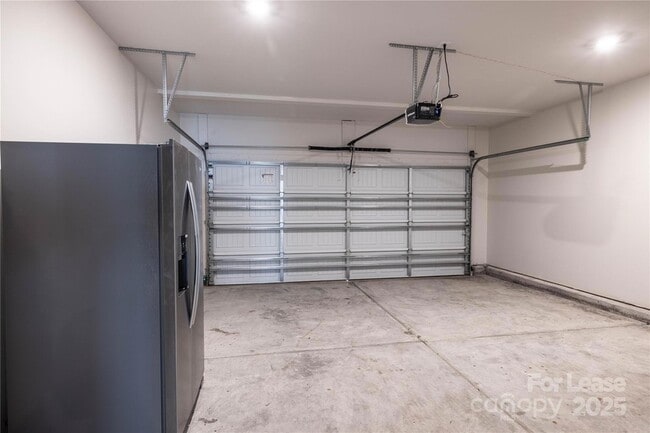 Building Photo - 2117 Morgan Hls Dr