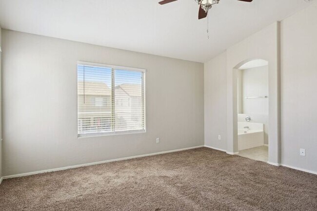 Building Photo - San Tan Heights