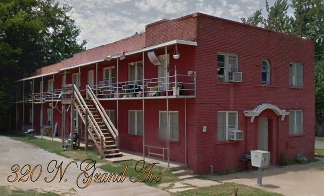 Primary Photo - Town House Apartments