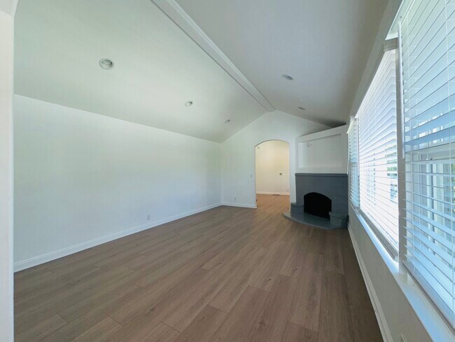 Building Photo - 5148 Otis Ave