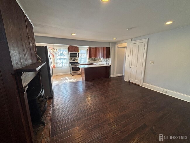 Building Photo - 155 Old Bridge Turnpike