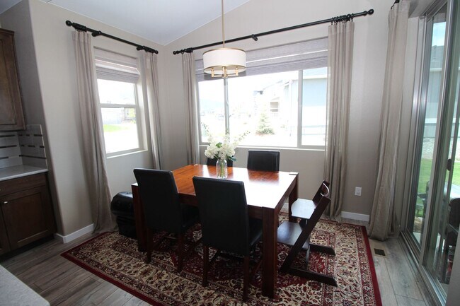 Building Photo - Amazing 4bdrm home in Forest Lakes