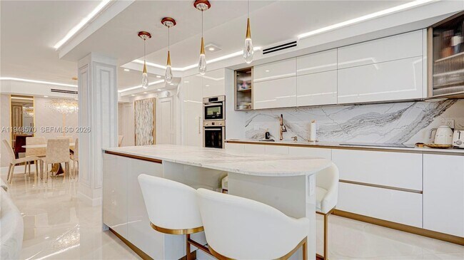 Building Photo - 16711 Collins Ave