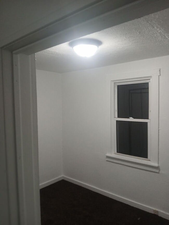 Building Photo - Welcome to 494 Allston!