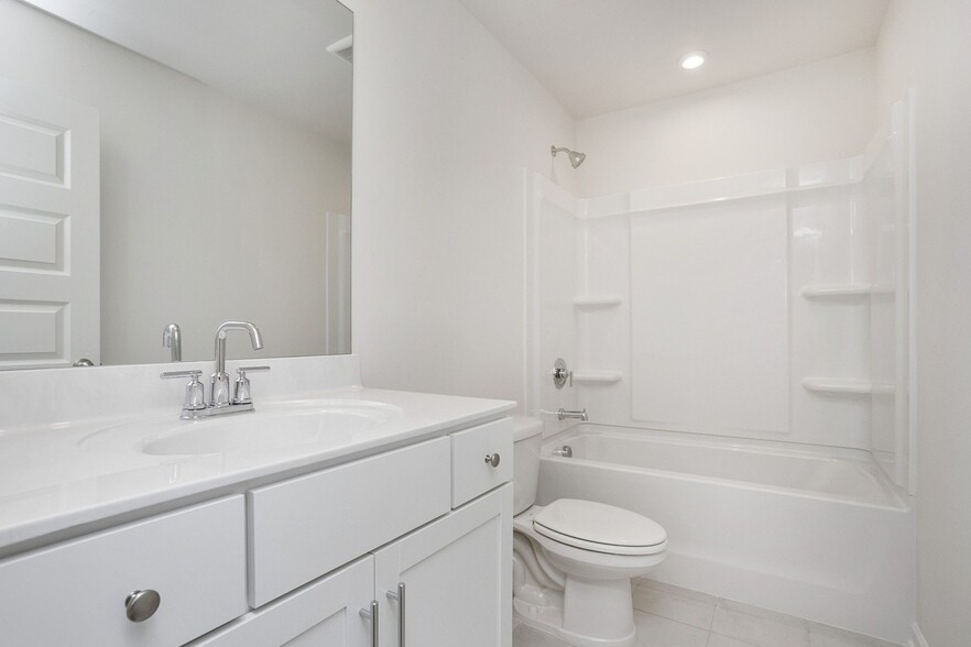 Building Photo - 5370 Bellflower Hls