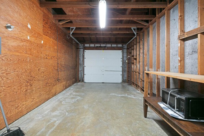 Building Photo - 463 Cherry Ridge Dr