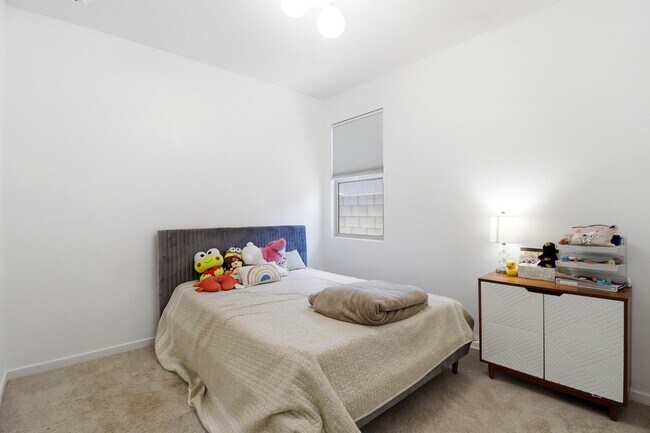 Building Photo - 6737 W Vly Vw Dr