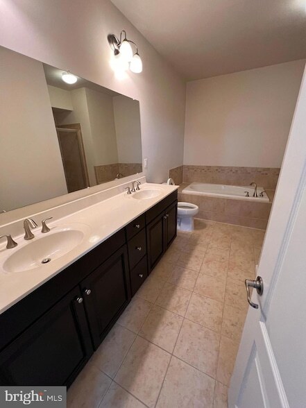 Building Photo - 42592 Sunset Ridge Square