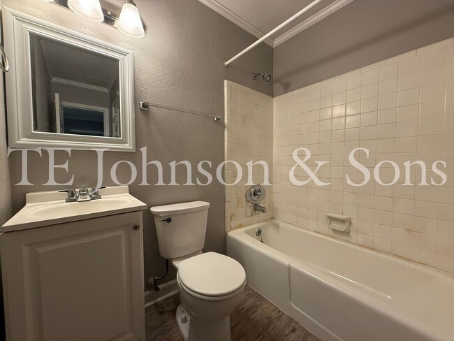 Building Photo - Sterling Pointe Apartments – Updated 2 Bedroom Living in West End Winston-Salem