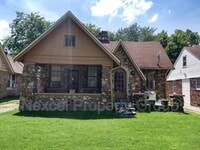 Building Photo - 785 E Pkwy S