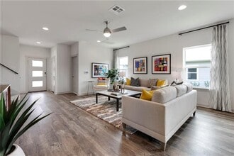 Building Photo - 3009 Egan Dr