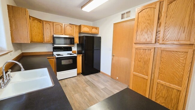 Building Photo - 2-Bed, 2-Bath, Single Level Home by Ponderosa Springs Golf Course in Coeur d'Alene