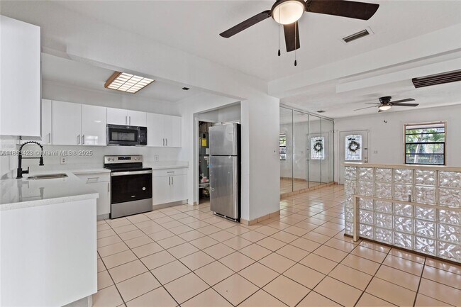 Building Photo - 5973 SW 41st St