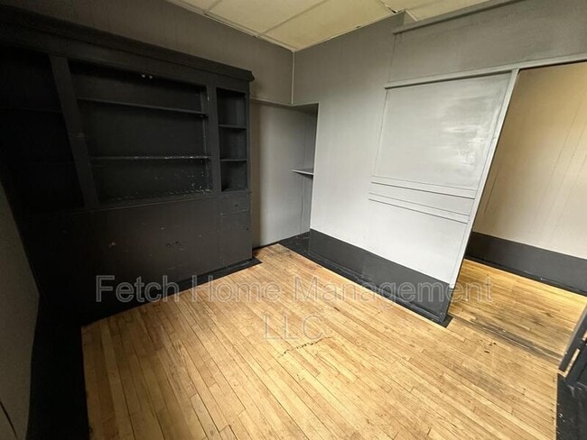 Building Photo - 107 E Main St