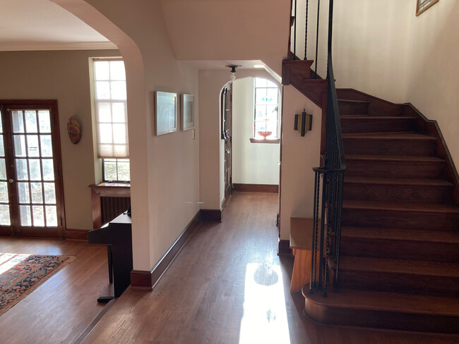 Entryway - 4315 Argyle Ter NW