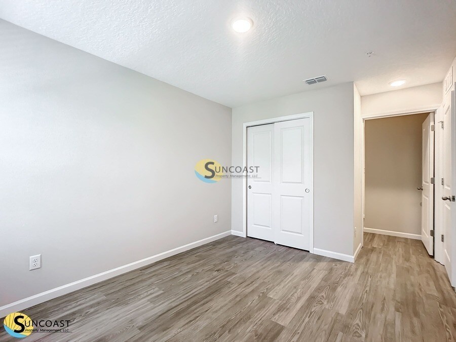 Building Photo - 6499 Breezy Oaks Wy
