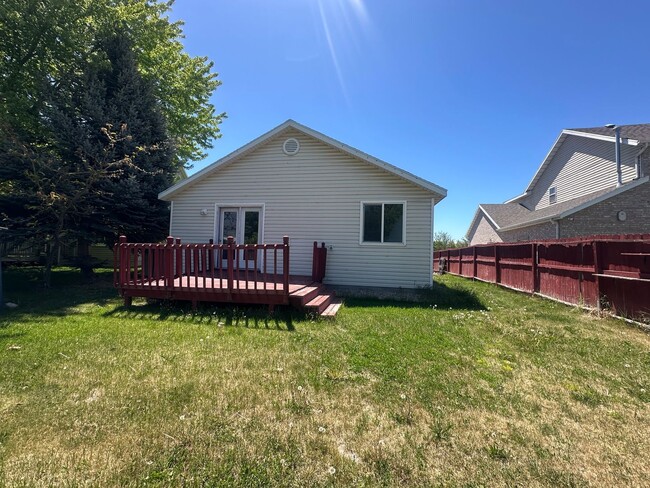 Building Photo - 3 Bed 1 Bath home in heart of Provo!