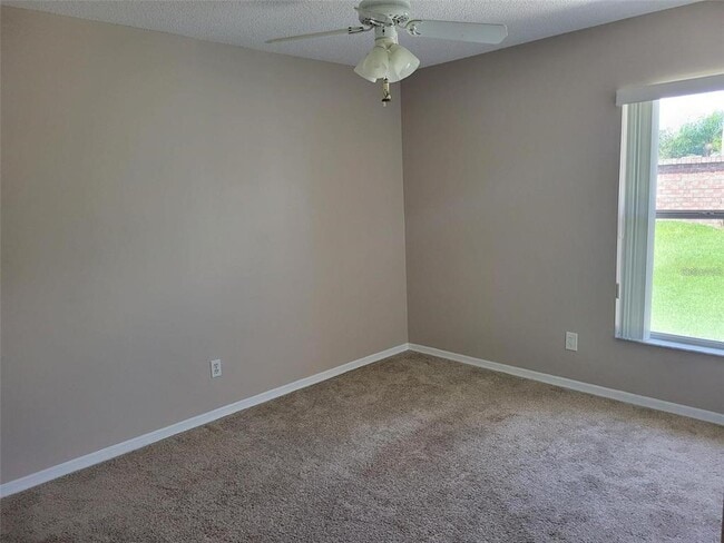Building Photo - 2735 Eagle Lake Dr