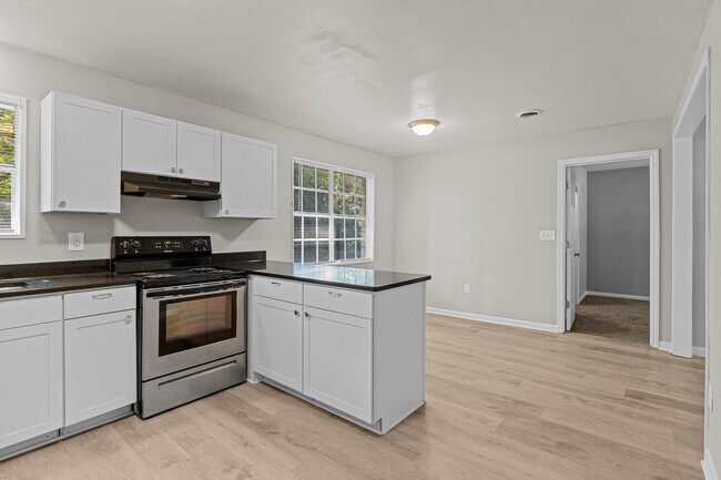 Building Photo - 3630 Columbine Dr