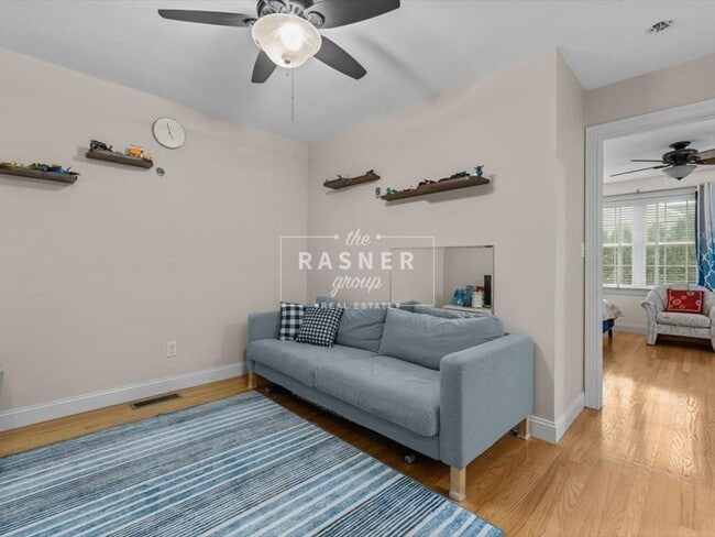 Building Photo - 17 Beacon St