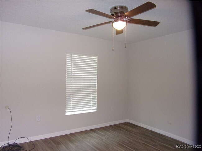Building Photo - 5251 E Backner Ln