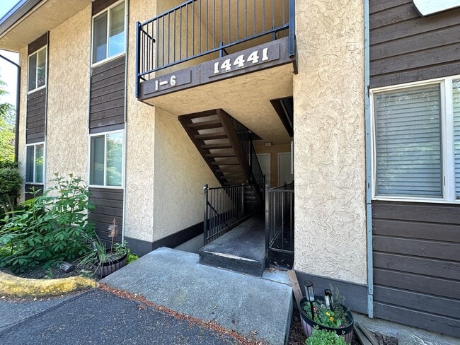 Building Photo - 2Bd/1Ba Kirkland Condo