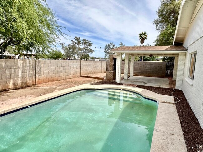 Building Photo - Nicely updated Marlette Estates home with pool, 3 beds, 2 baths. Features tile wood floors, firep...