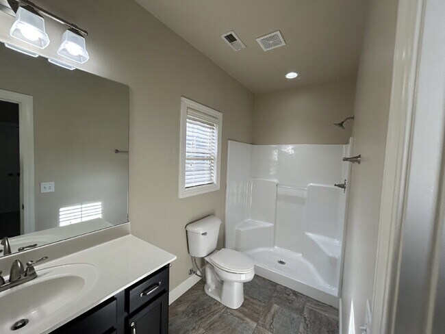 Building Photo - 2 BD 2BA Apartment in Cooper Square For Rent!