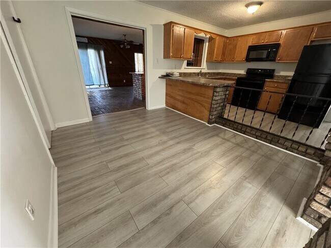 Building Photo - 7445 Bowers Ln