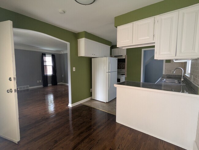 Dining room - 18407 Lennane