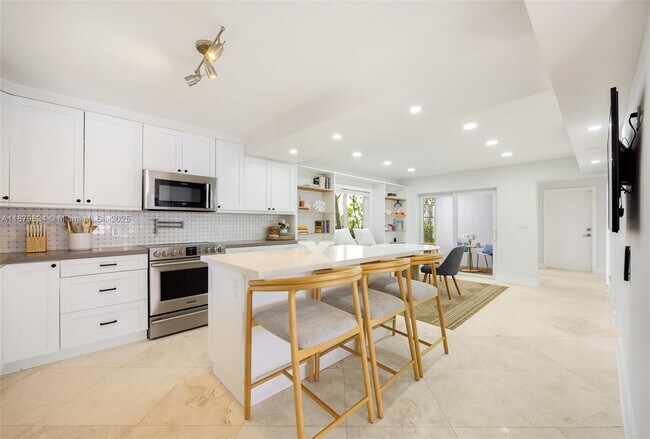 Building Photo - 1208 Mariana Ave