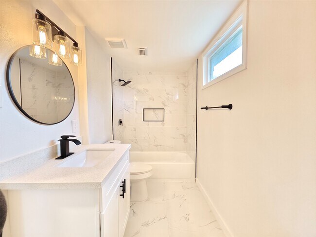 Building Photo - 4106 Clovernook Ln