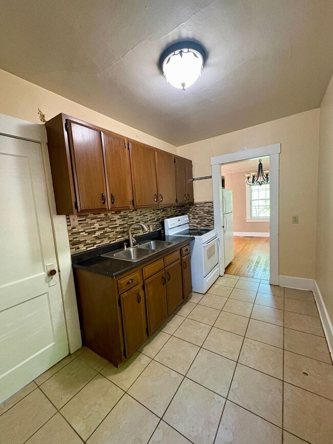 Building Photo - 2 bed 1 bath Home Near the Historic District