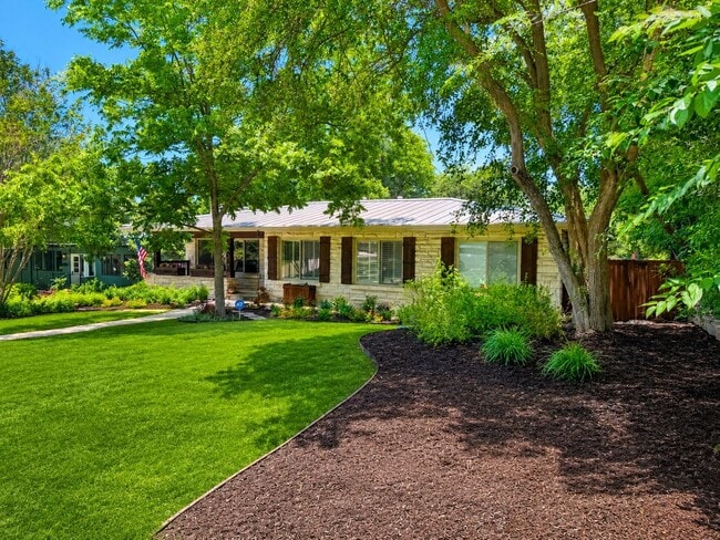 Building Photo - Luxury Terrell Hills Lease with 2025 Remodel, New Salt-Chlorinated Pool & Outdoor Living!  Beauti...