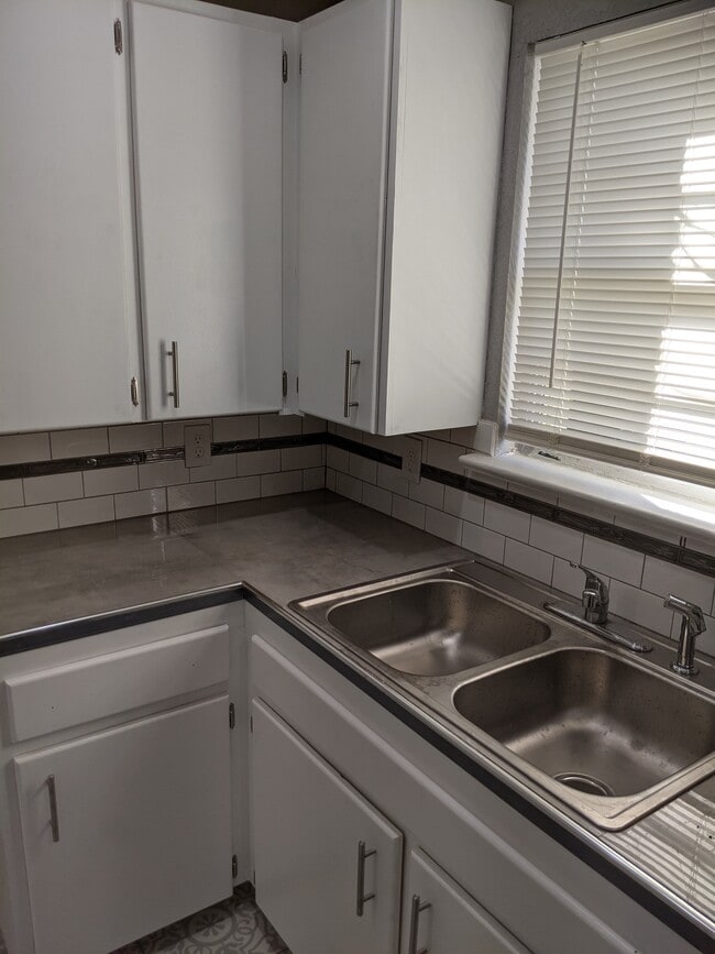 Building Photo - 9909 La Prada Dr