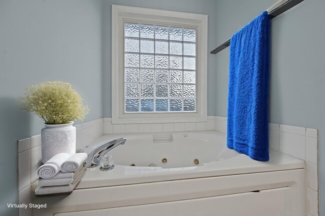 Building Photo - 200 Bridlewood Dr