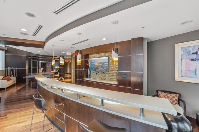 Building Photo - 360 Nueces St